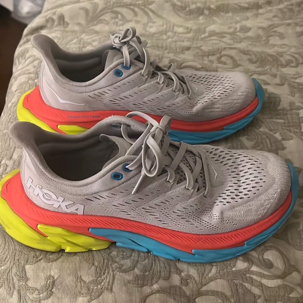 Hokas